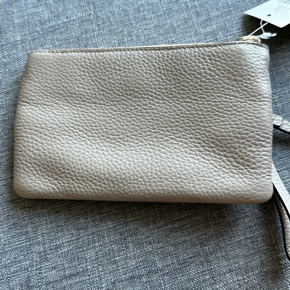 Kate Spade tan pebbled wristlet - Picture 2 of 3